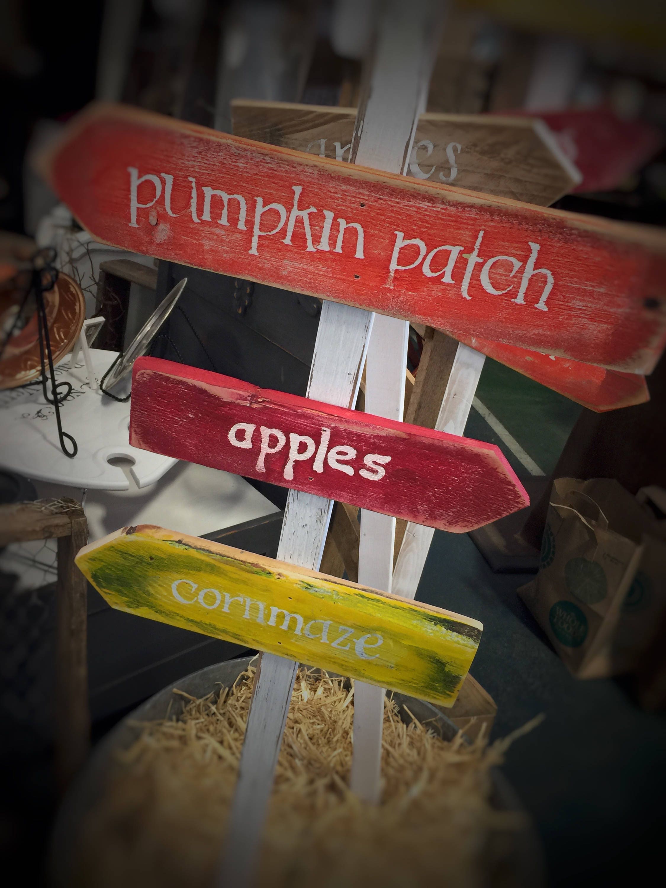 Harvest fall arrow signs