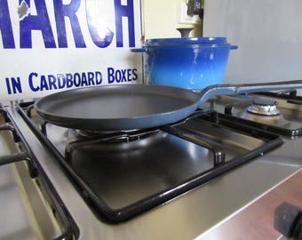 Le Creuset Omelet pan Crepe Pancake Blue enamel Chippy enamel Skillet French vintage Cast Iron