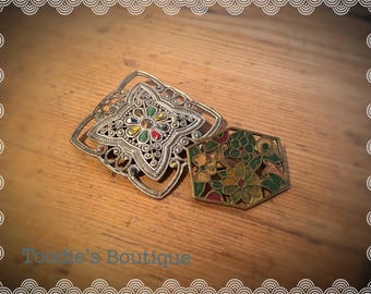 Pair of vinatge brooches
