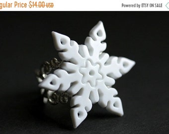 SUMMER SALE Snowflake Ring. White Snowflake Christmas Ring. Snow Flake Ring. Silver Adjustable Ring. Holiday Jewelry. Handmade Jewelry.