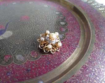 Small 1950's Coro pearl and rhinestone brooch scatter pin