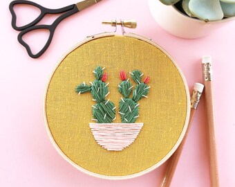 cercle à broder de petits cactus