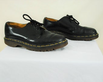 Women's Size 8, DOC MARTENS Lace Up Brogues | Vintage Made in ENGLAND
