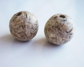 set of 2 wood beads organic 13mm