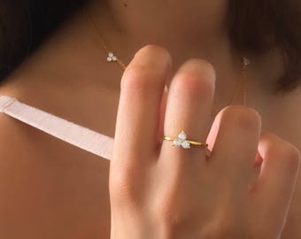 Multi Cz Ring. Gold Minimalist Ring, Sterling Silver CZ stone ring. Flower Ring. Stacking Ring. Dainty Gold Ring