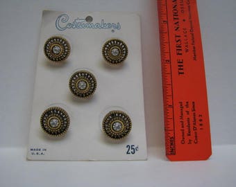 Costumakers carded five metal buttons