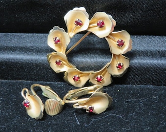 Vintage Brooch and Clasp Earrings Jewelry Set 1950 1960 D C E 14 Karet Gold Fillled