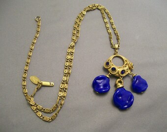 MIRIAM HASKELL Stunningly Unique Pendant Necklace