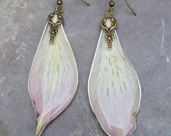 Real lilly earrings - Botanical jewelry - pressed flower jewelry - dried flower earrings - resin jewelry