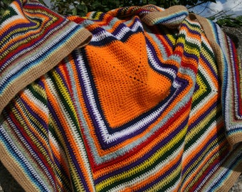 Alexis : Pretty vintage little afghan blanket, bright colors, beige edge, crocheted granny square