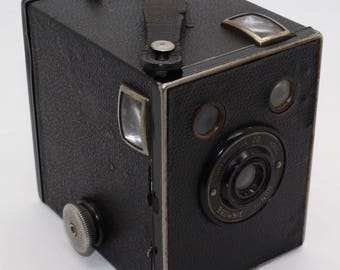 Kodak Super Six-20 Brownie Junior Box Camera c. 1935 Good condition and working