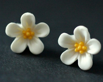 White Flower Earrings. White Forget Me Not Flower Earrings with Bronze Stud Earrings. White Earrings. Flower Jewelry. Handmade Jewelry.