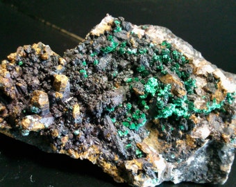 Malachite on quartz of the Chile
