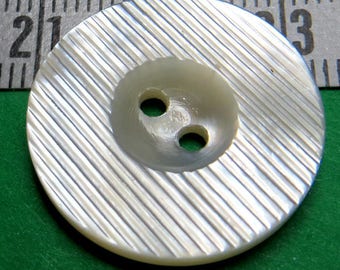 Vintage 2.1 cm shell button - #1322_21