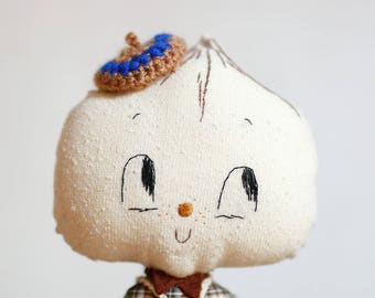 Dolo Garlic. One-of-a-kind handmade art doll. Soft sculpture. Collectible Waldorf Doll. Anthropomorphic Doll. Garlic. Veggie toy.