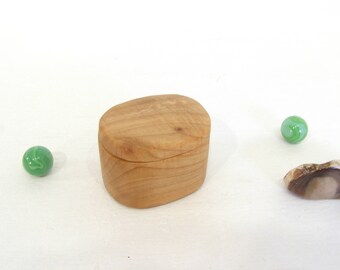 Little Wooden Box, Maple Wood, heartwood, guitar pick box, engagement ring box, proposal, ring box, small jewelry box, earring box