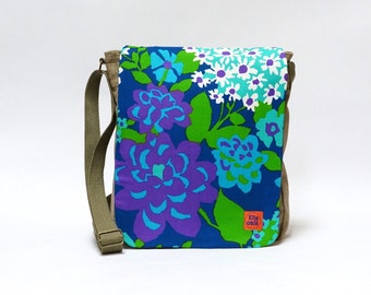 Lilian - Canvas Messenger Bag | Crossbody bag | Blue floral Retro shoulder bag upcycled with original vintage fabric by EllaOsix