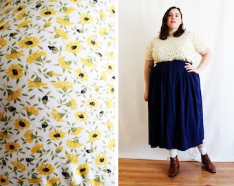 Plus Size - Vintage Floral Yellow Daisy Knit T-Shirt (Size XL 16/18)