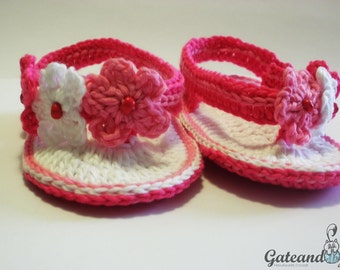Crochet flowers Baby sandals. Booties. baby shoes.