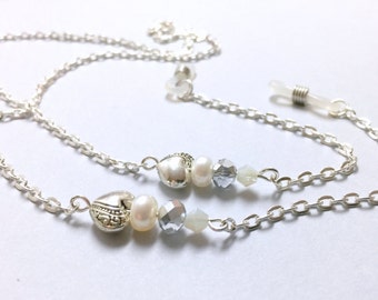 Silver eyeglasses chain, Eyeglass pearl and heart chain, White pearl eyeglass holder necklace, Reading glasses chain, Eyeglass necklace