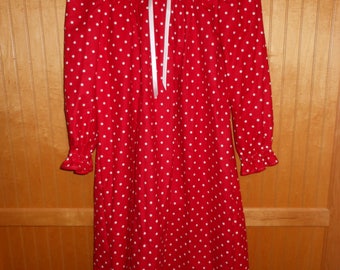 Size 8 nightgown red
