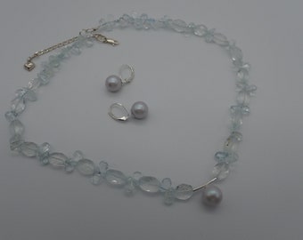 Aquamarine and pearl necklace "Fluid aqua"