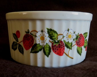 4" Ramekin STRAWBERRIES 'N CREAM Sheffield Stoneware Collection Bowl Strawberry