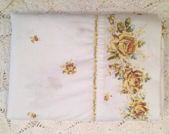 Vintage Full Flat Sheet with Yellow Gold Roses - Wondercale by Springmaid - Yellow Rose Floral on White - Full Flat - Gold Roses