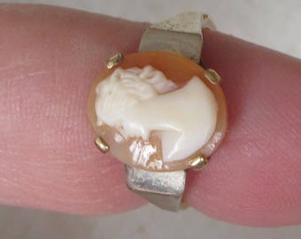 Wonderful 1975 Real Shell Cameo Hallmarked 9ct Gold Ring