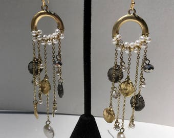 Glamorous Modern Pearl Dangle Earrings