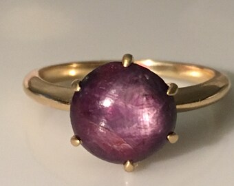 Victorian Natural Ruby Star Sapphire Solitaire Ring in 14K Gold c. 1890
