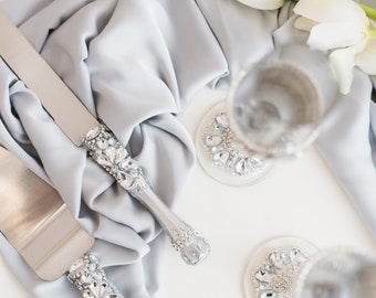 Wedding cake server set with Glasses Wedding cutting set Wedding glasses Wedding flutes Champagne glasses Cake cutter Silver Cake server