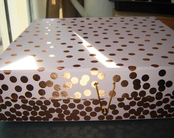 Gold dots