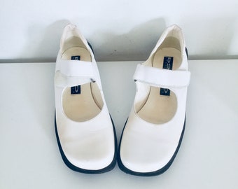 Vintage 90s Mary Janes Leather Loafers Shoes with T-strap, Buckles, Lug Sole Size 6.5 1/2 36 made in Spain by b2000