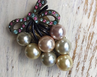 Large art deco vintage pearl and rhinestone fur or dress clip