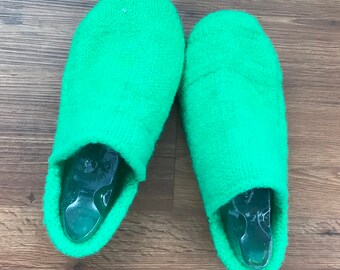 Green Felted Wool Wide Slippers