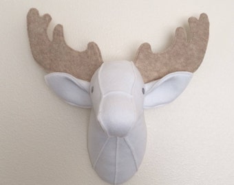 Deer head taxidermy / Felt animal head / wall decor / baby room / nursery decor / stuffed animals / woodland decor