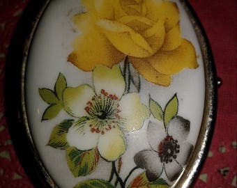 Very Pretty Vintage Pill box