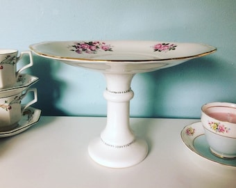 Elegant upcyled cake stand using vintage itens