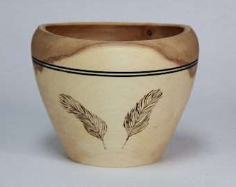 Decorative maple bowl