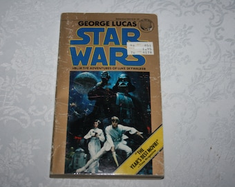 Vintage Paperback Book " Star Wars " By George Lucas, Luke Skywalker Adventures 1977 Color Photos Movie Motion Picture