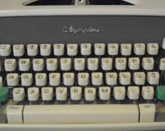 Olympia Deluxe manual vintage typewriter in case with handle