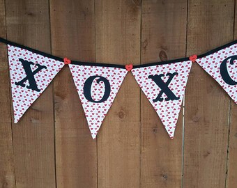 Valentines Banner, XOXO Valentines Banner, XOXO Bunting, Holiday Banner, Valentines Decor, Valentines Banner, Wedding Banner, Photo Prop