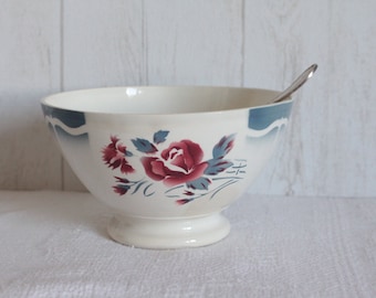 Beautiful bouquet of carnations and Rose Bowl, from the 40s. DIGOIN-SARREGUEMINES. France.