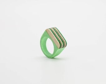 Resin and wood Ring SIZE 7 1/2 US