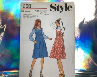 1976 junior/young teens pinafore pattern
