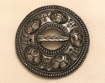 Vintage Tinn-Per Norway Stopt Tinn Pewter Circle Brooch