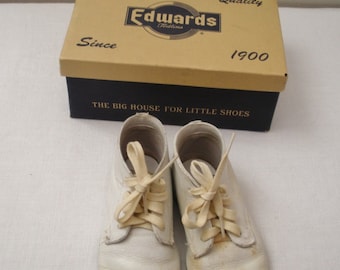 Vintage White Leather Baby Shoes - Edwards Todlins
