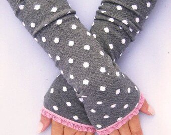 Arm warmers, fingerless gloves in grey points, ruffle pink