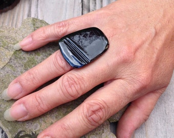 Hommage à Soulages : Bague en cuivre émaillé, noir lumineux